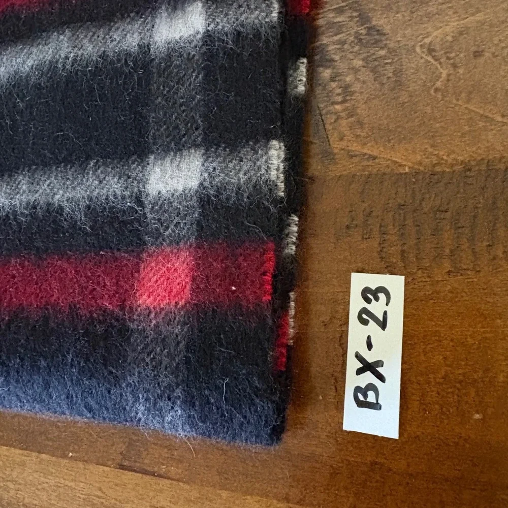 Charter Club Scarf Mens One Size Black Red Plaid 100% Cashmere Fringed FD547 NEW